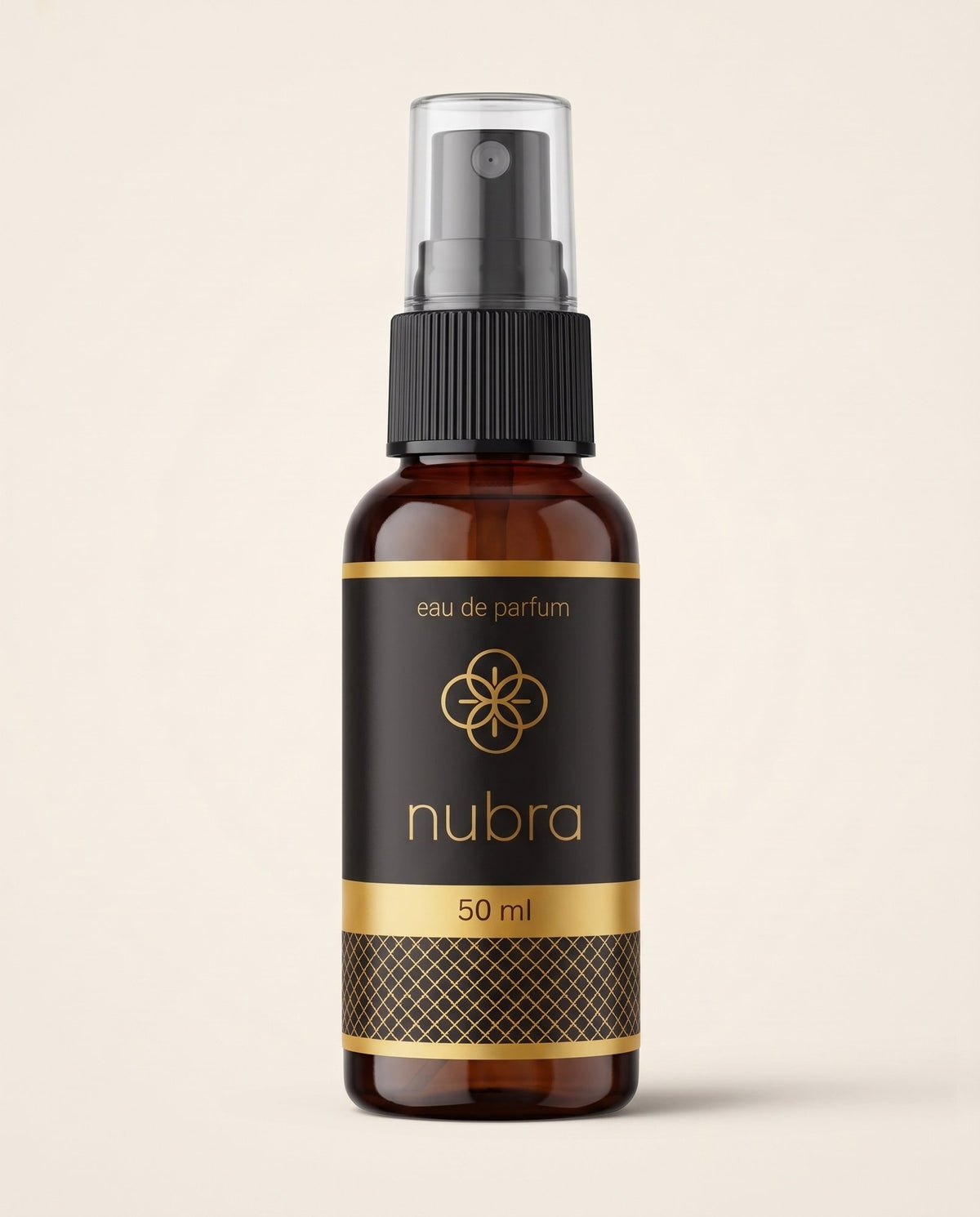 Nubra parfum 50 ml, etichetă neagră, flacon chihlimbariu pe fundal crem